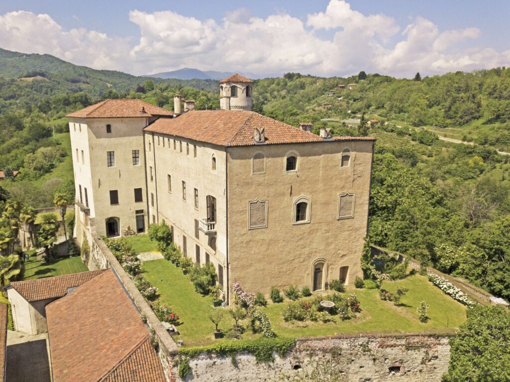 Castello della Manta, vista aerea